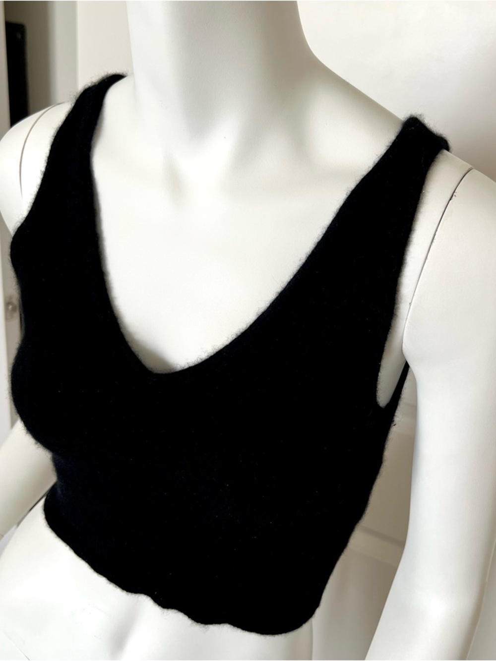 Quince 100% Mongolian Cashmere Cropped Tank Black Size Medium Soft Minimalist